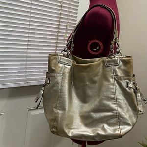 Coach women gold tone on tone, leather, lined inside pockets tote hand bag. Used